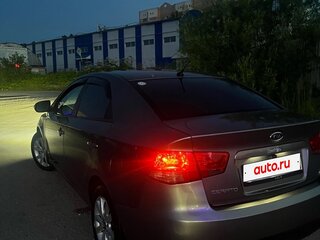 2009 Kia Cerato 5-speed II, серый, 680000 рублей, вид 5
