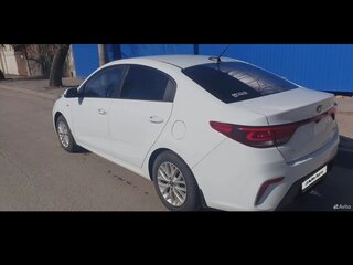 2018 Kia Rio IV, белый, 1170000 рублей, вид 3