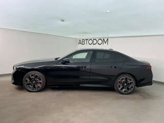 2026 BMW 5 серии 540d xDrive VIII (G60/G61/G68), чёрный, 14550000 рублей, вид 2