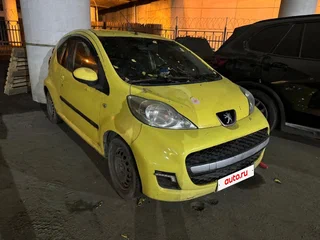 2009 Peugeot 107 I Рестайлинг, жёлтый, 305800 рублей, вид 2