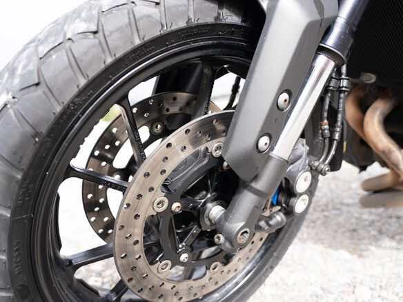 2018 Yamaha MT-09 Tracer (FJ-09), серый, 750000 рублей - вид 23