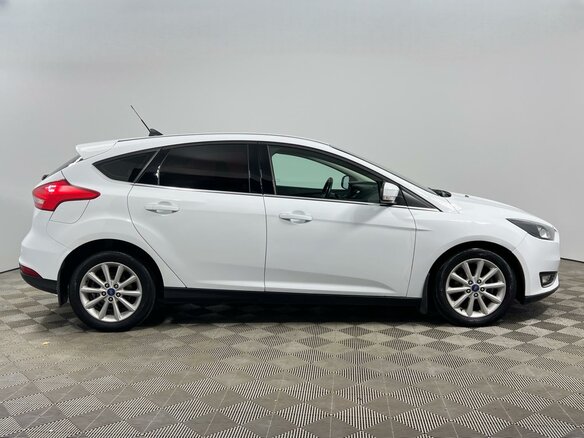 2017 Ford Focus III Рестайлинг, белый, 1275000 рублей - вид 4