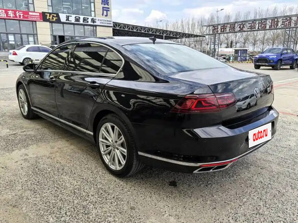 2022 Volkswagen Passat B8 Рестайлинг, чёрный, 1850000 рублей - вид 5