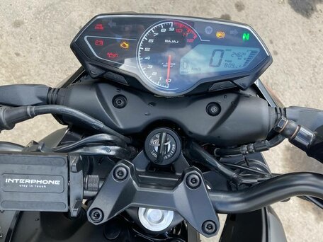 2023 Bajaj Pulsar N250, чёрный, 300000 рублей, вид 2
