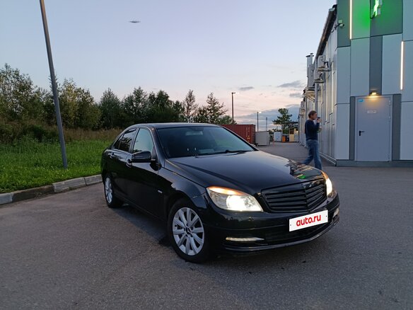 2010 Mercedes-Benz C-Класс 180 BlueEFFICIENCY III (W204), чёрный, 900000 рублей - вид 2