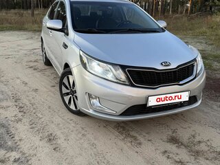 2013 Kia Rio 4-speed III, серебристый, 750000 рублей, вид 3