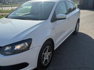 2014 Volkswagen Polo V, белый, 715000 рублей, вид 2
