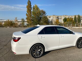 2016 Toyota Camry VII (XV50) Рестайлинг, белый, 1890000 рублей, вид 2