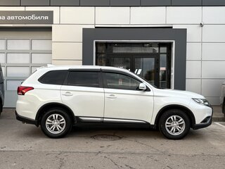 2021 Mitsubishi Outlander III Рестайлинг 3, белый, 2219000 рублей, вид 4