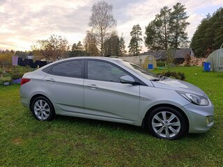 2013 Hyundai Solaris I, серый, 715000 рублей, вид 2