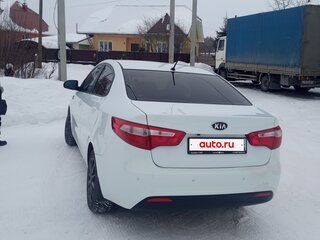 2013 Kia Rio 5-speed III, белый, 930000 рублей, вид 5