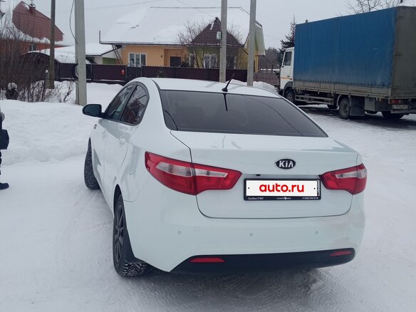 2013 Kia Rio 5-speed III, белый, 930000 рублей - вид 4