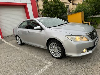 2013 Toyota Camry VII (XV50), серый, 1600000 рублей, вид 3