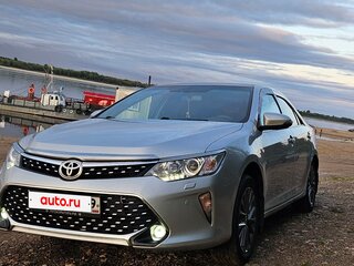2017 Toyota Camry VII (XV50) Рестайлинг, серебристый, 2249999 рублей, вид 1