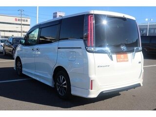 2018 Toyota Esquire I Рестайлинг, белый, 1900111 рублей, вид 4