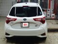 2017 Toyota Vitz III (XP130) Рестайлинг 2, белый, 949000 рублей - вид 3