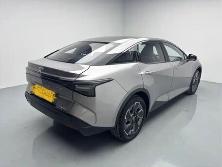 2026 Toyota bZ3, серый, 3774423 рублей, вид 2