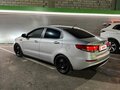 2016 Kia Rio III Рестайлинг, серебристый, 960000 рублей - вид 2
