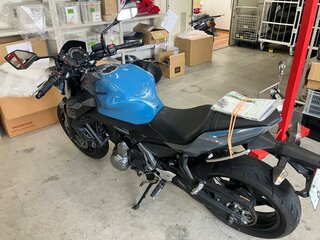 2019 Kawasaki Z 650, синий, 677000 рублей, вид 3