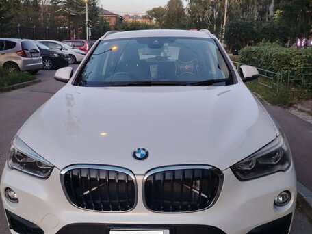 2019 BMW X1 18i sDrive II (F48), белый, 1880000 рублей, вид 4