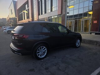 2020 BMW X5 45e IV (G05/G18), чёрный, 6850000 рублей, вид 3