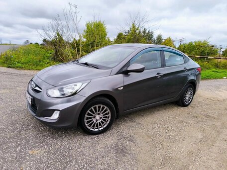 2012 Hyundai Solaris I, серый, 880000 рублей, вид 4
