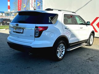 2015 Ford Explorer V Рестайлинг, белый, 2250000 рублей, вид 5