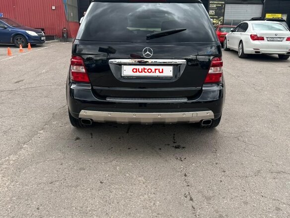 2008 Mercedes-Benz M-Класс 500 II (W164) Рестайлинг, чёрный, 1999000 рублей - вид 3