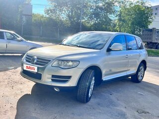2009 Volkswagen Touareg I Рестайлинг, бежевый, 1950000 рублей, вид 1
