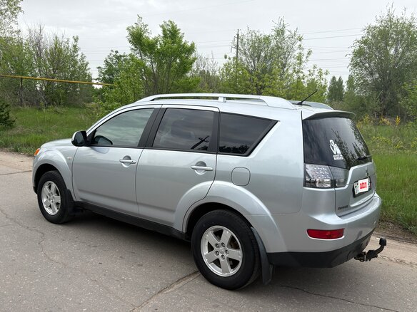 2008 Mitsubishi Outlander II, серебристый, 1100000 рублей - вид 2