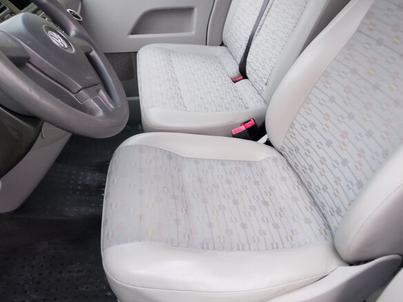 2011 Volkswagen Transporter, белый, 1100000 рублей - вид 10