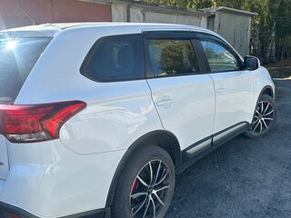 2015 Mitsubishi Outlander III Рестайлинг 2, белый, 1920000 рублей, вид 3