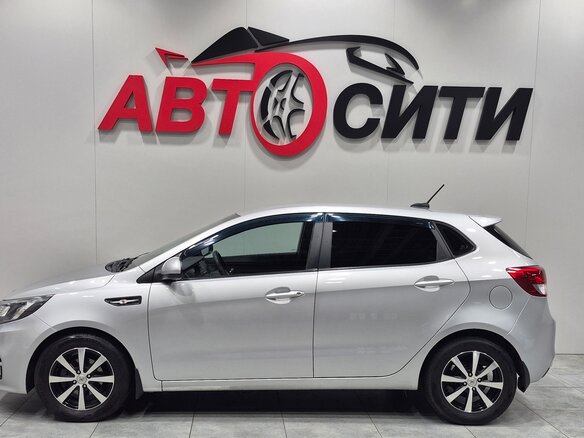 2017 Kia Rio III Рестайлинг, серебристый, 820000 рублей - вид 4