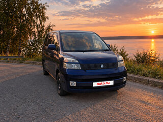 2002 Toyota Voxy I (R60), синий, 430000 рублей, вид 2