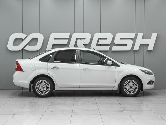 2009 Ford Focus II Рестайлинг, белый, 809000 рублей - вид 4