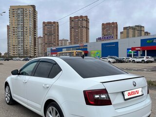 2017 Skoda Octavia III (A7) Рестайлинг, белый, 2150000 рублей, вид 2