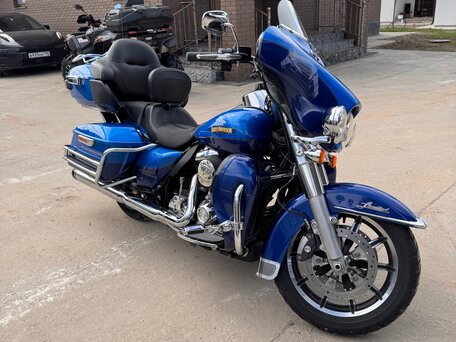 2017 Harley-Davidson Electra Glide, синий, 1800000 рублей, вид 3