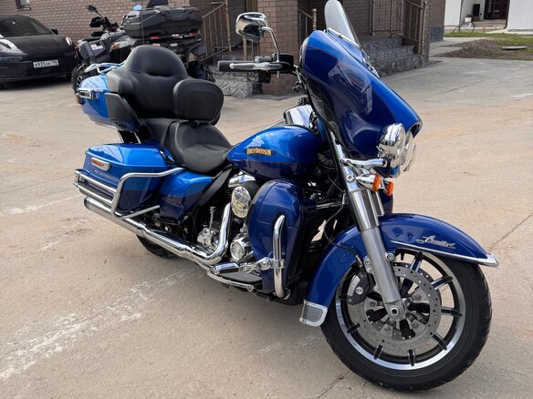 2017 Harley-Davidson Electra Glide, синий, 1800000 рублей - вид 2
