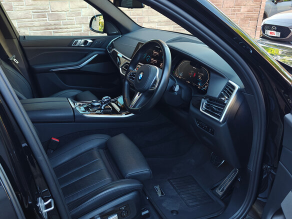 2020 BMW X5 45e IV (G05/G18), чёрный, 6700000 рублей - вид 7