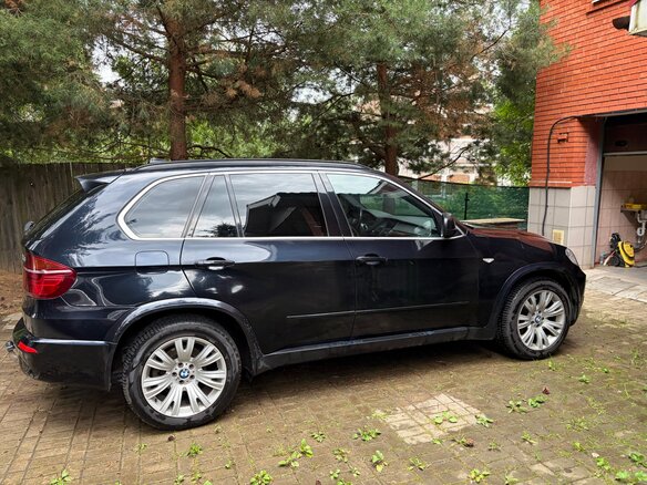 2010 BMW X5 35d II (E70) Рестайлинг, чёрный - вид 2