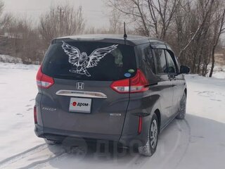2017 Honda Freed+ II, серый, 1400000 рублей, вид 3