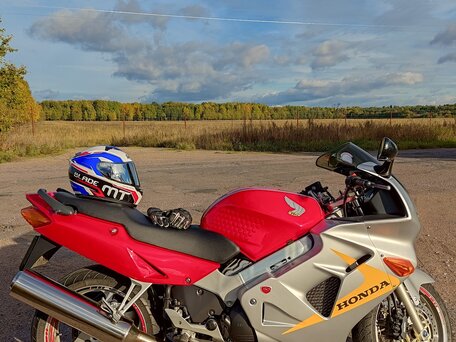 1999 Honda VFR 800, красный, 460000 рублей, вид 2