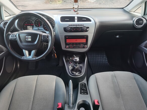 2011 SEAT Leon II Рестайлинг, серебристый, 1075000 рублей - вид 8