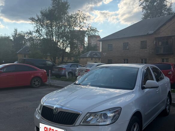 2013 Skoda Octavia II (A5) Рестайлинг, белый, 858000 рублей
