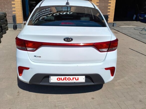 2019 Kia Rio IV, белый, 1100000 рублей - вид 3