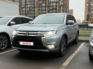 2016 Mitsubishi Outlander III Рестайлинг 2, серебристый, 1950000 рублей, вид 3