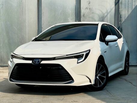2022 Toyota Corolla Sporty XII (E210) Рестайлинг, белый, 1800000 рублей, вид 1