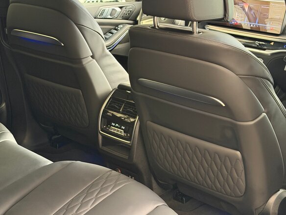 2025 BMW X7 40d I (G07) Рестайлинг, чёрный, 16300000 рублей - вид 11