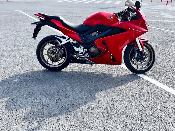 2018 Honda VFR 800, красный, 840000 рублей - вид 2