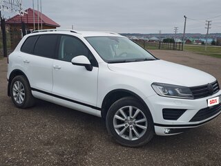 2016 Volkswagen Touareg II Рестайлинг, белый, 2400000 рублей, вид 3